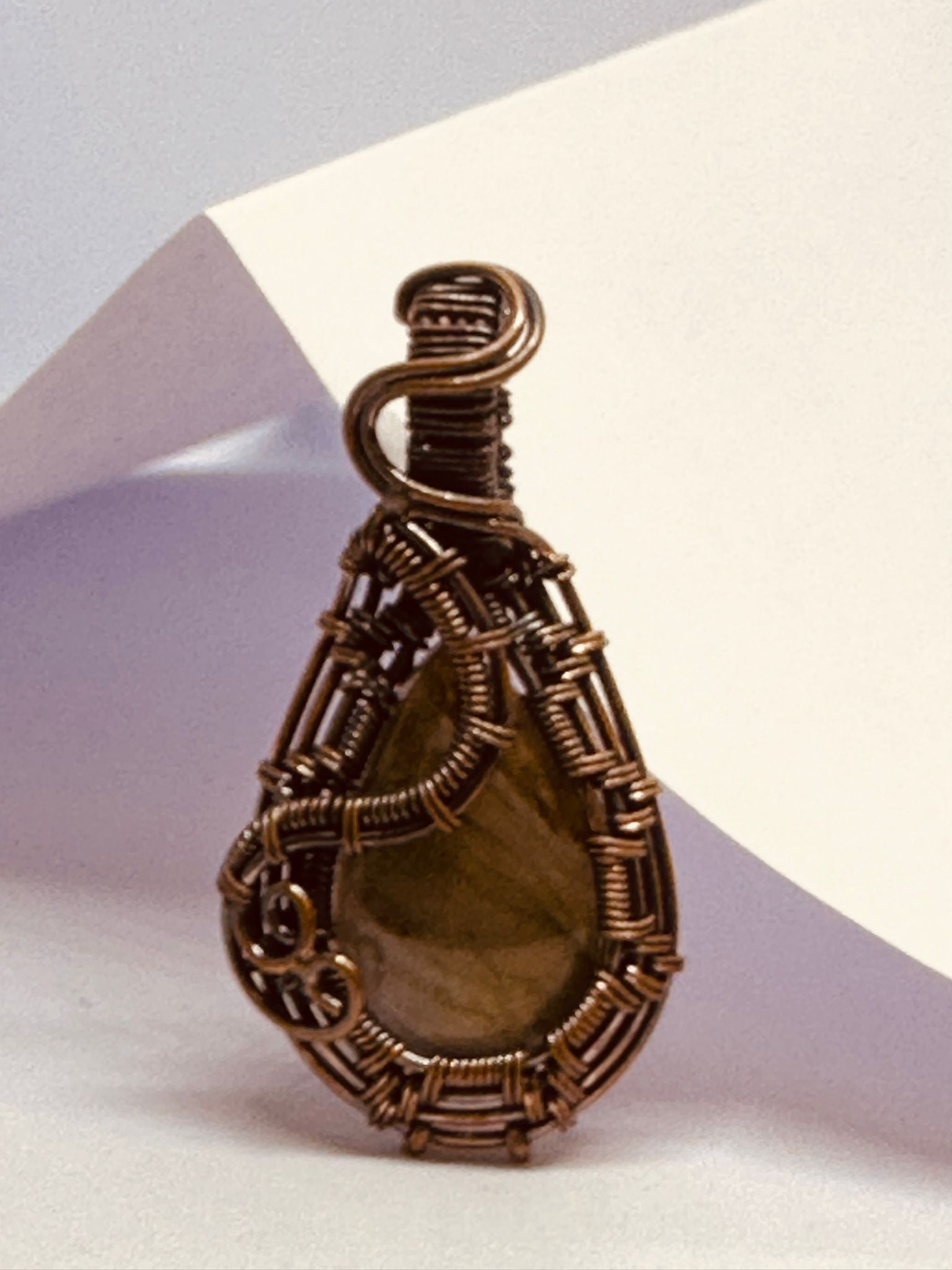 Earth Echo – Hand-Woven Labradorite Pendant