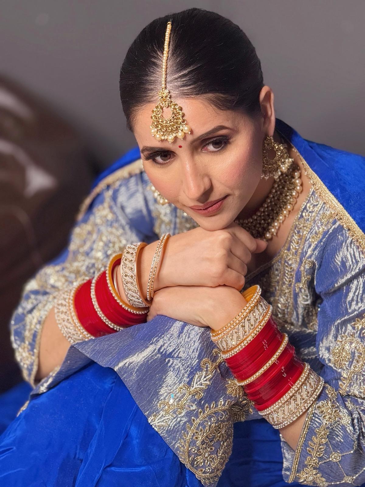 Light Gold Necklace, Earrings & Tikka Set | Indian Jewelry | South Asian Jewelry | Tikka | Earrings | Danglers | Partywear | Golden Necklace