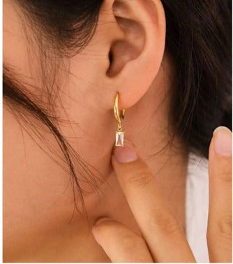 Chunky Gold Teardrop Hoop Earrings - Bold & Modern Statement Jewelry"