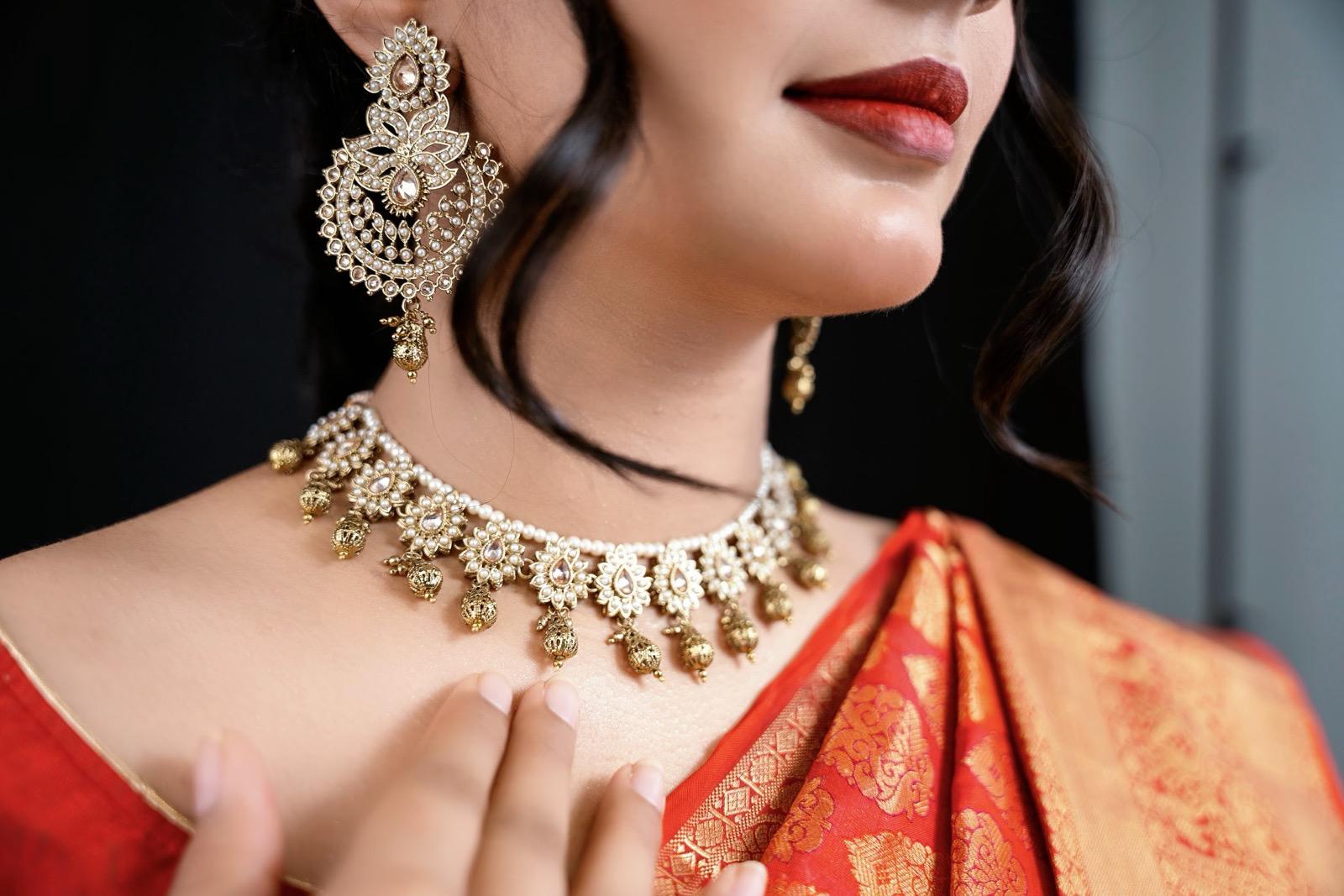 GOLDEN Necklace, Earrings & Tikka Set | Indian Jewelry | South Asian Jewelry | Tikka | Earings | Danglers | Partywear