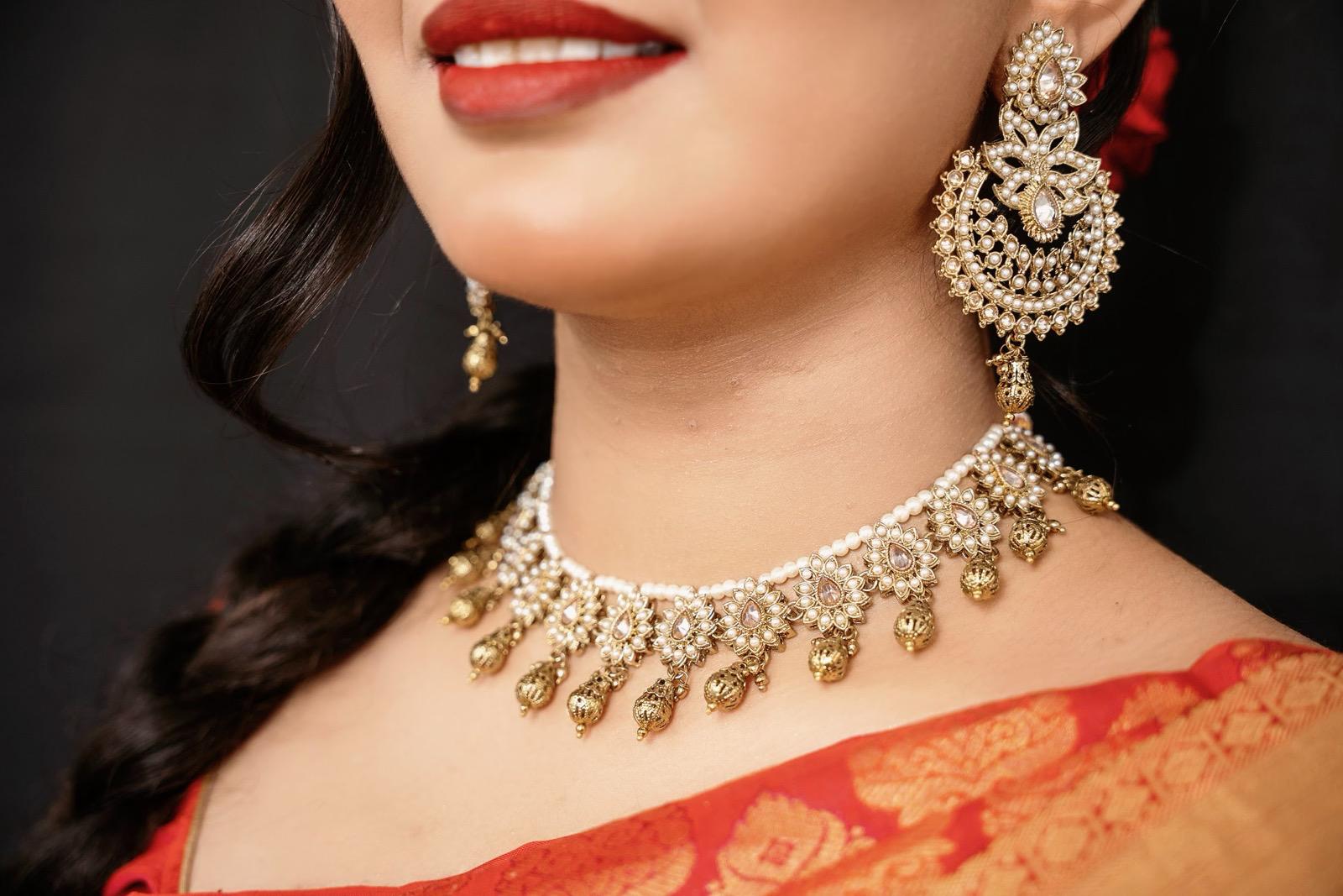 GOLDEN Necklace, Earrings & Tikka Set | Indian Jewelry | South Asian Jewelry | Tikka | Earings | Danglers | Partywear