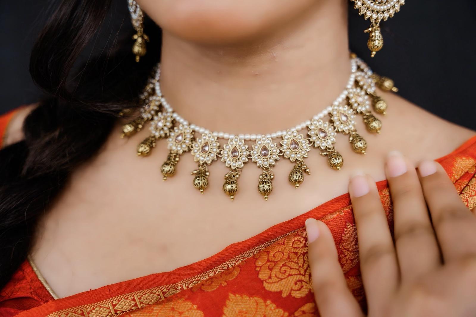 GOLDEN Necklace, Earrings & Tikka Set | Indian Jewelry | South Asian Jewelry | Tikka | Earings | Danglers | Partywear