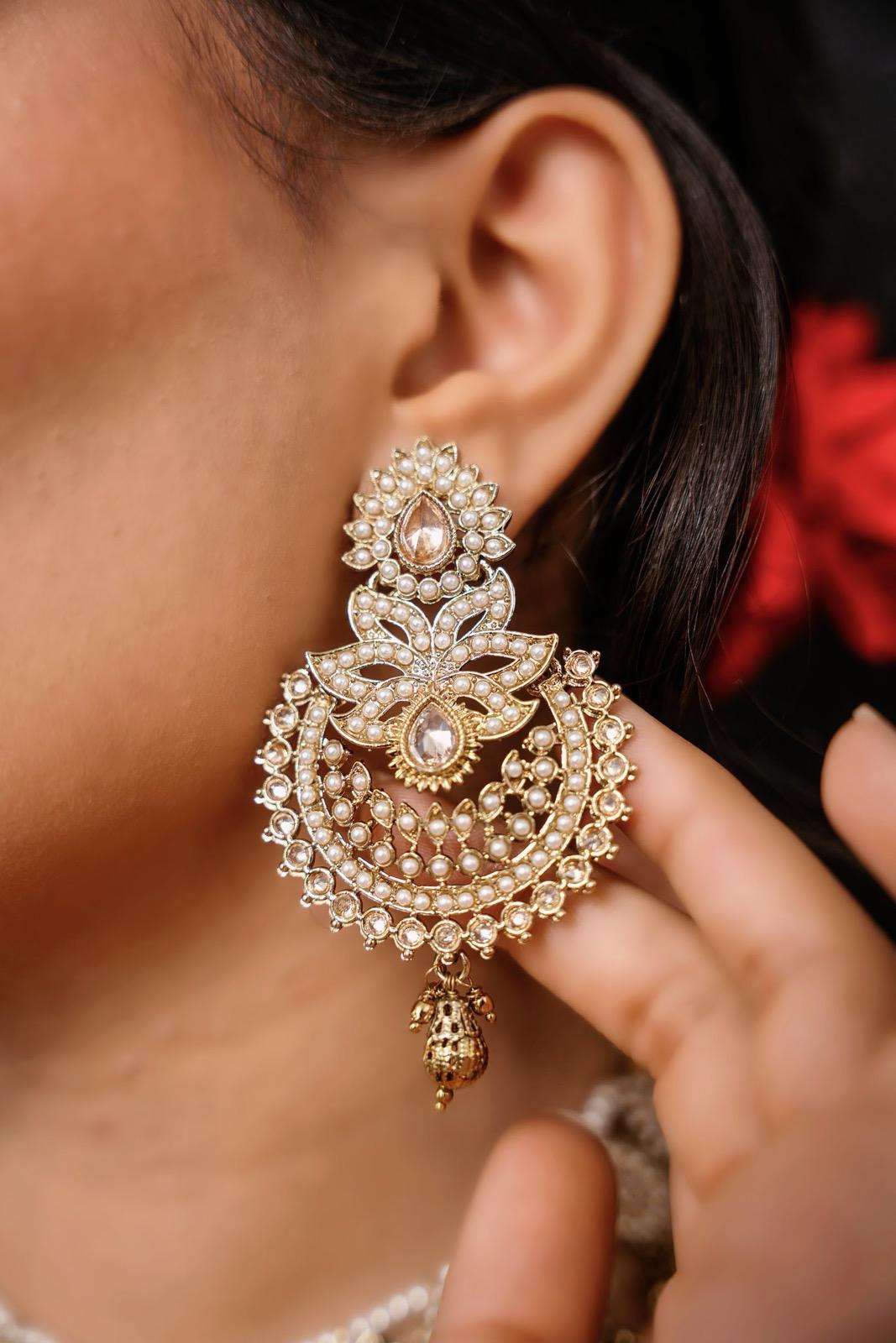 GOLDEN Necklace, Earrings & Tikka Set | Indian Jewelry | South Asian Jewelry | Tikka | Earings | Danglers | Partywear