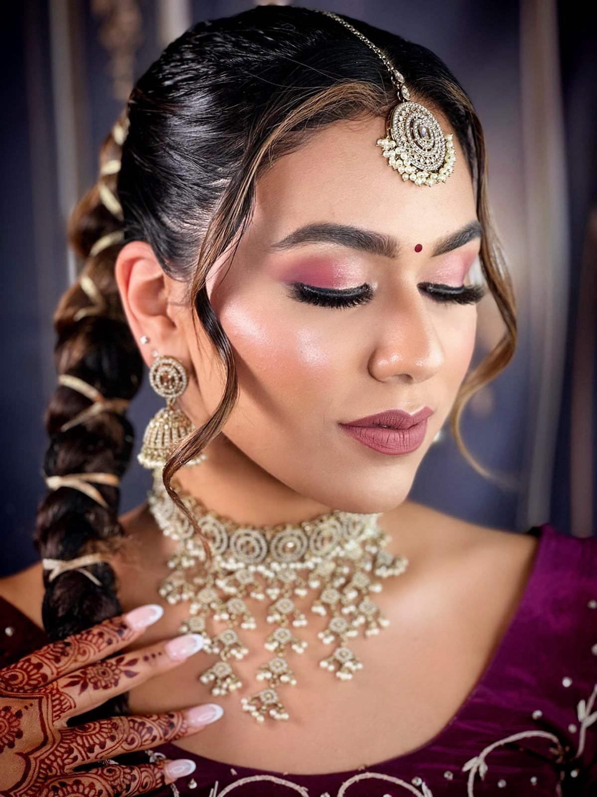 GOLDEN Necklace, Earrings & Tikka Set | Indian Jewelry | South Asian Jewelry | Tikka | Jhumkas | Danglers | Partywear | Golden Set