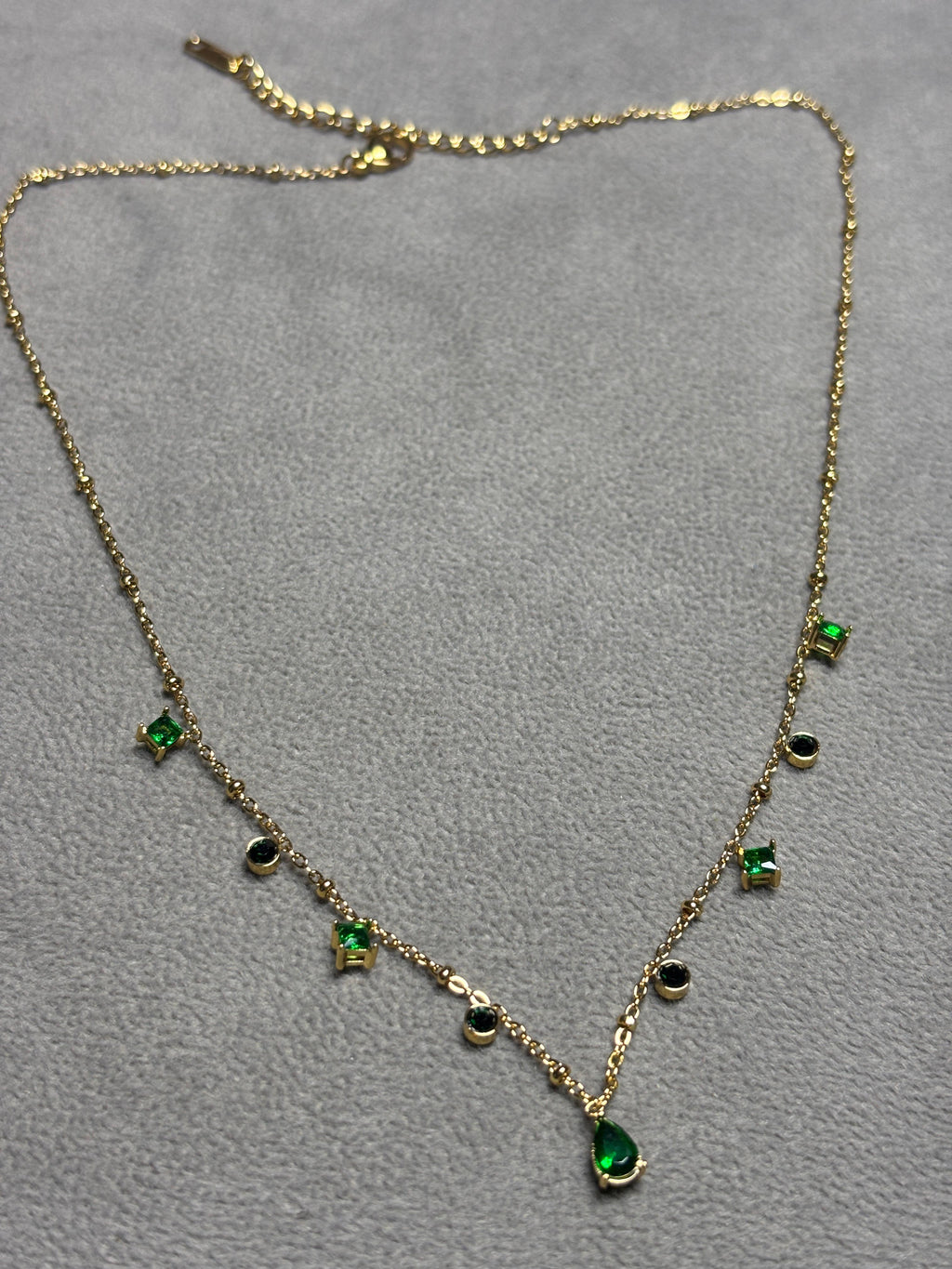 Emerald Dewdrop Necklace